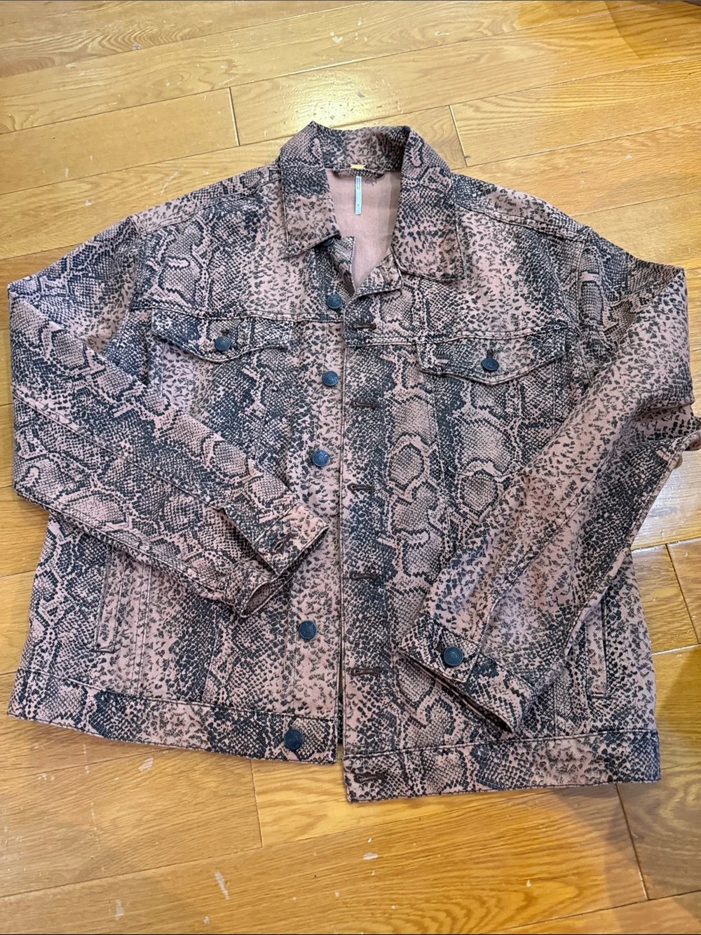 Free People jacket is a brown and black snake-printed denim jacket Size S - Picture 6 of 13